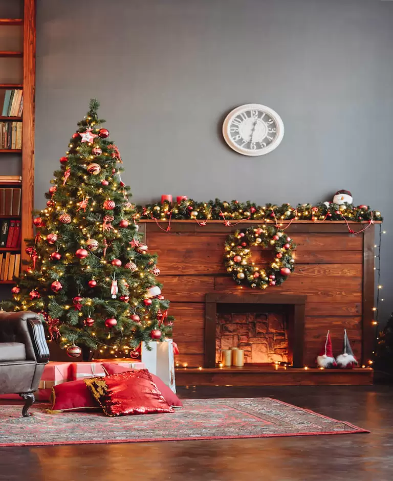 Choinka sztuczna czy żywa – co wybrać na święta?