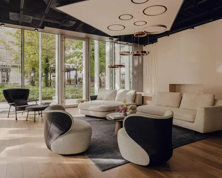 Czy luksusowe meble w biurze podnoszą prestiż firmy w oczach klientów?