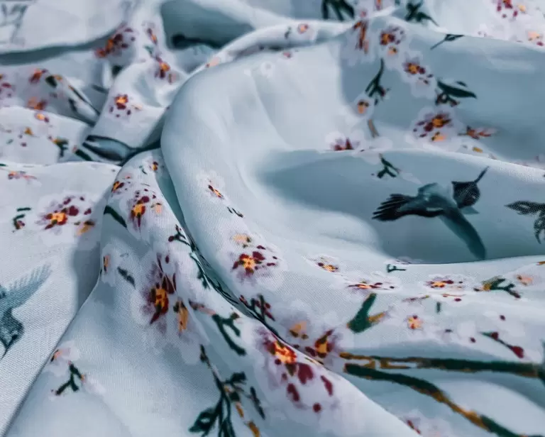 Pościel idealna na wiosnę – jakie pościele wybrać na cieplejsze noce?