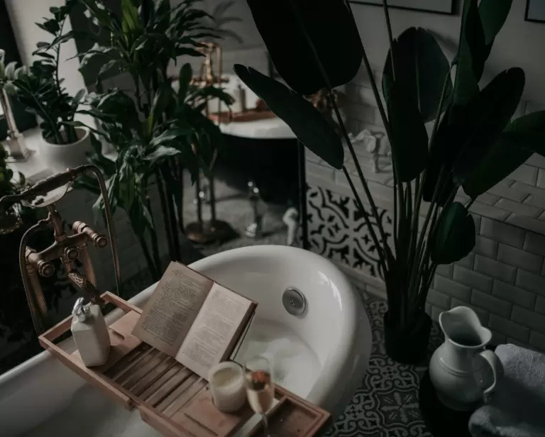 Płytki w łazience – piękny efekt czy zimna posadzka? Oto cała prawda!