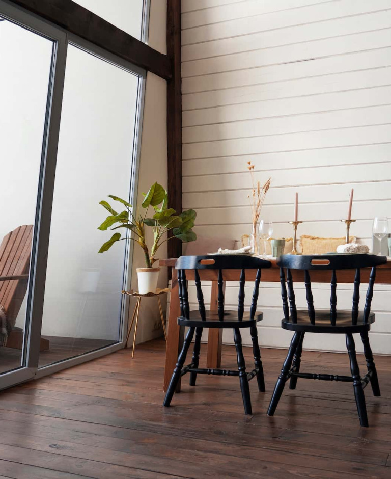 Przytulna jadalnia dzięki tym dekoracjom