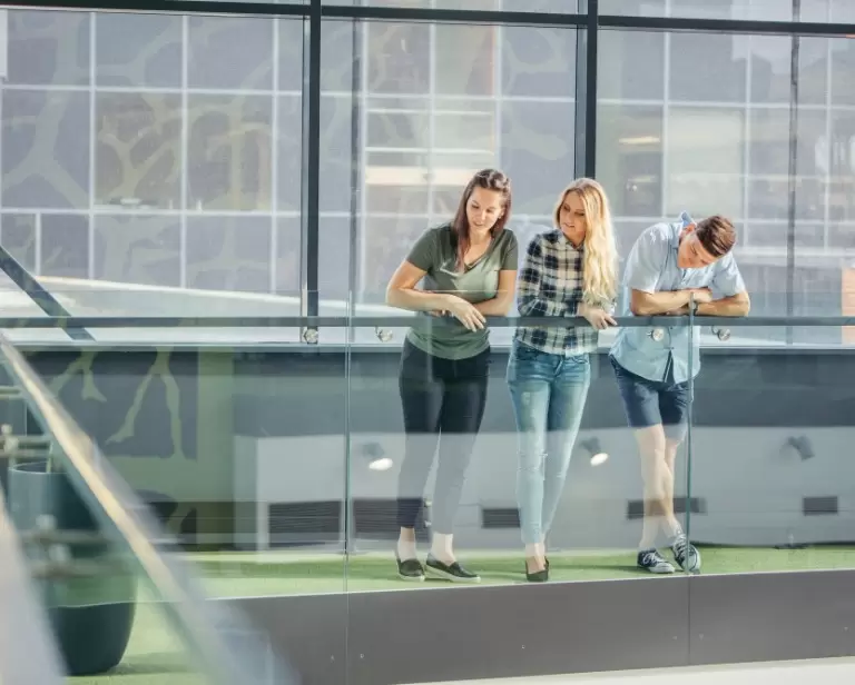 Jaki profil do mocowania balustrady szklanej wybrać?