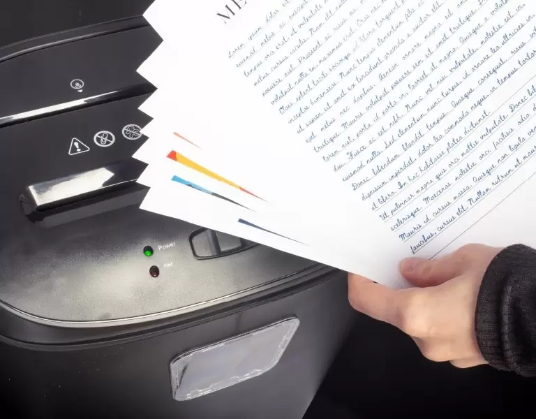 Niszczarki do biura – na co zwrócić uwagę przy zakupie w 2025 roku?