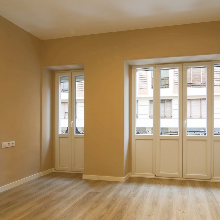 Jasne, przestronne, stylowe – jak okna aluminiowe wpływają na klimat wewnątrz domu?