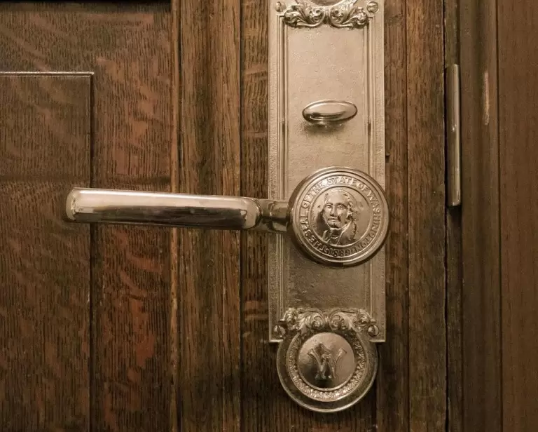 Luksusowe klamki do drzwi – przegląd najmodniejszych rozwiązań