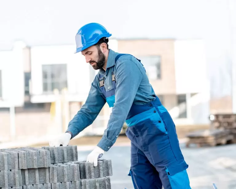 Ubiór BHP na budowie – praktyczny poradnik