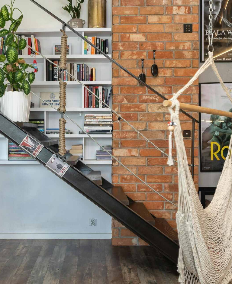 Jak samodzielnie ułożyć płytki ceglane na ścianie? Praktyczny poradnik dla majsterkowiczów