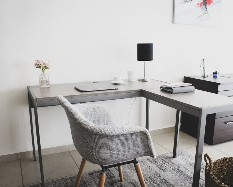 Meble biurowe – na co zwrócić uwagę urządzając biuro?