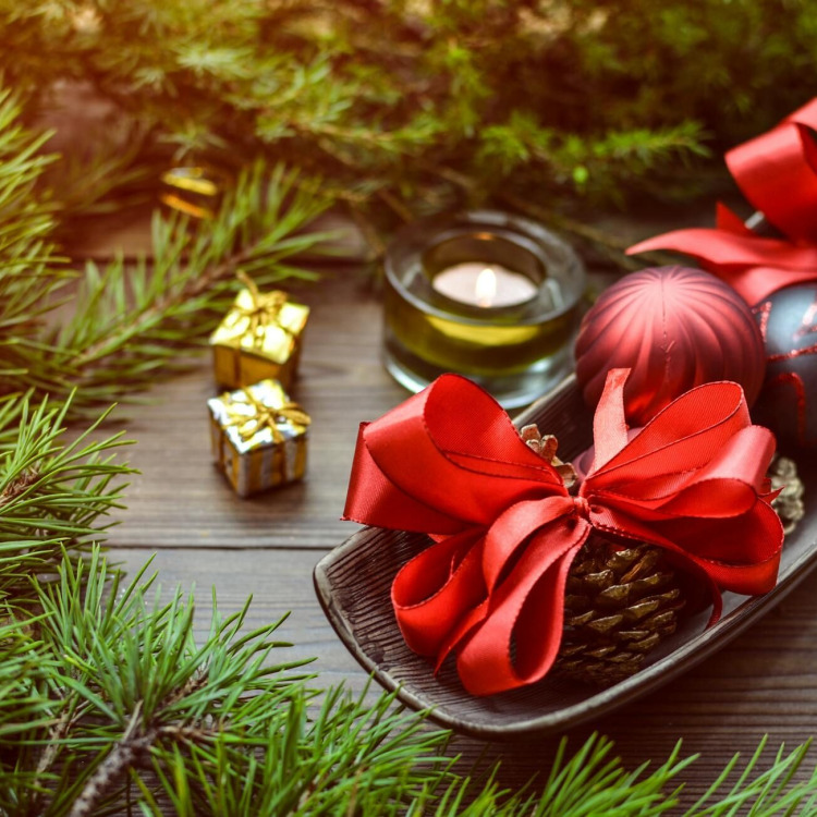 Dekoracje stołowe na Święta: pojemniki i ozdoby, które zamienią stół w dzieło sztuki